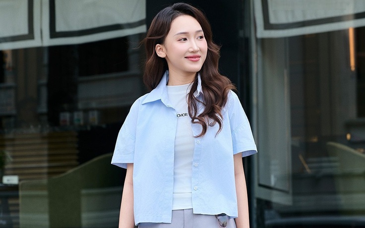 Đánh thức vẻ trẻ trung bằng cách phối giày thể thao với váy