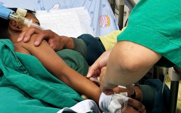 Xuyên đêm truyền thuốc giải độc Botulinum cứu bệnh nhi