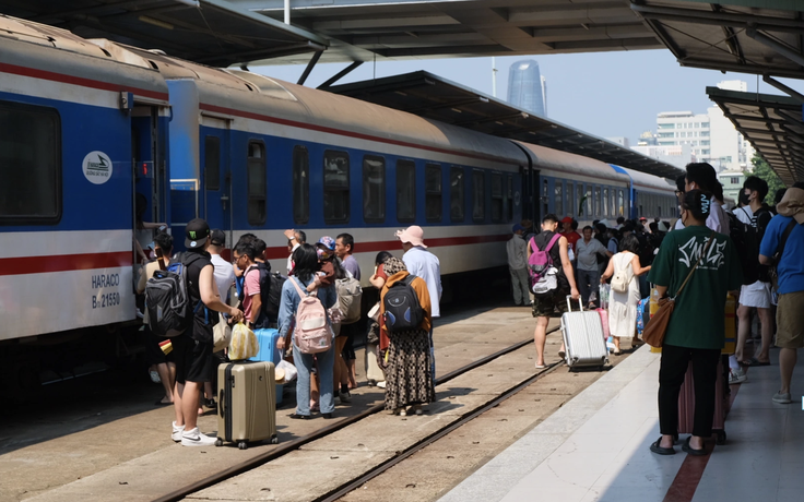 Giá xăng dầu hạ nhiệt, đường sắt giảm giá vé tàu hỏa