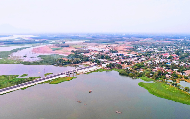 Hồ Dầu Tiếng và hồ Tha La không được san lấp