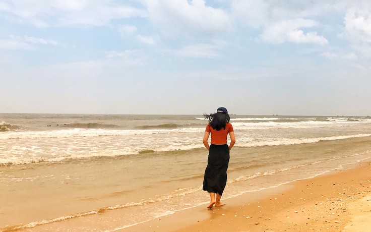 'Bên em là biển rộng' - sức mạnh của sự tối giản