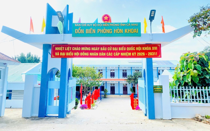 Sáng nay, cử tri Hòn Chuối, Hòn Khoai vượt sóng bỏ phiếu sớm