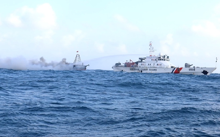 Phú Quốc: Cứu kịp thời 4 thuyền viên tàu cá bị cháy trên biển