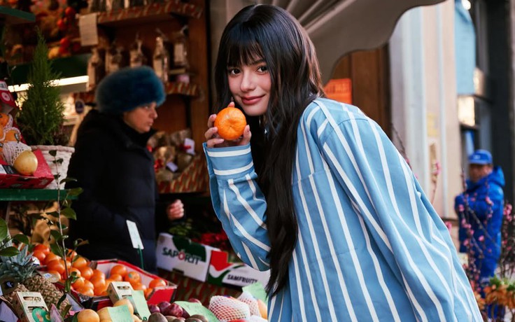 Diện trang phục kẻ sọc dọc, nàng dễ dàng 'ăn gian' chiều cao đầy tinh tế