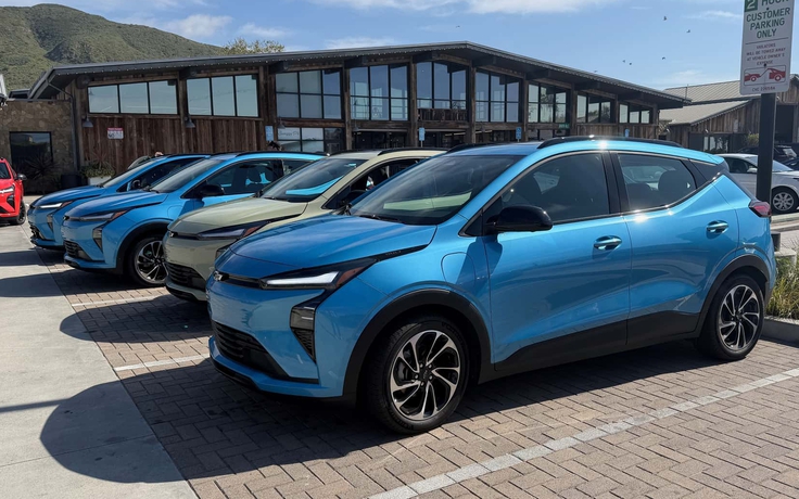 Giá xăng dầu liên tục biến động, lượng tìm kiếm xe điện gia tăng