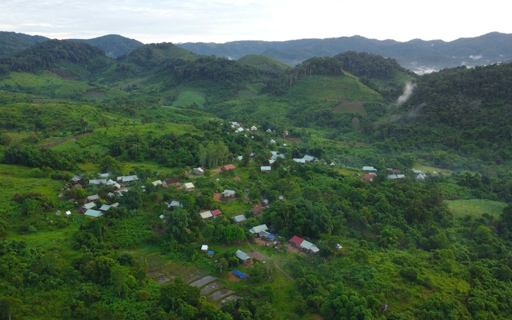 Bầu cử Quốc hội: Làng biệt lập ở Gia Lai hoàn thành bỏ phiếu sớm giữa núi cao