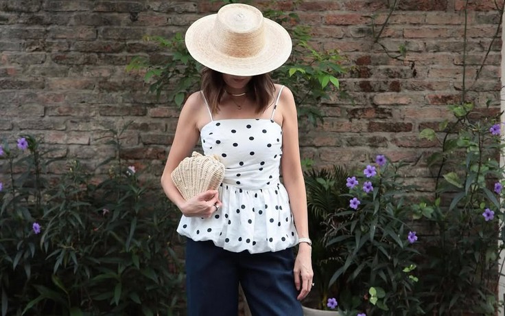 Bí quyết diện họa tiết chấm bi sang mà không sến