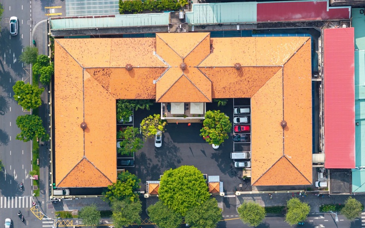 Tòa nhà 162 năm tuổi giữa trung tâm TP.HCM, cổ hơn nhà thờ Đức Bà