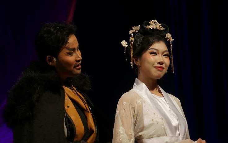 'Dưới màn son' - nhạc kịch 'giải mã' lại Truyện Kiều