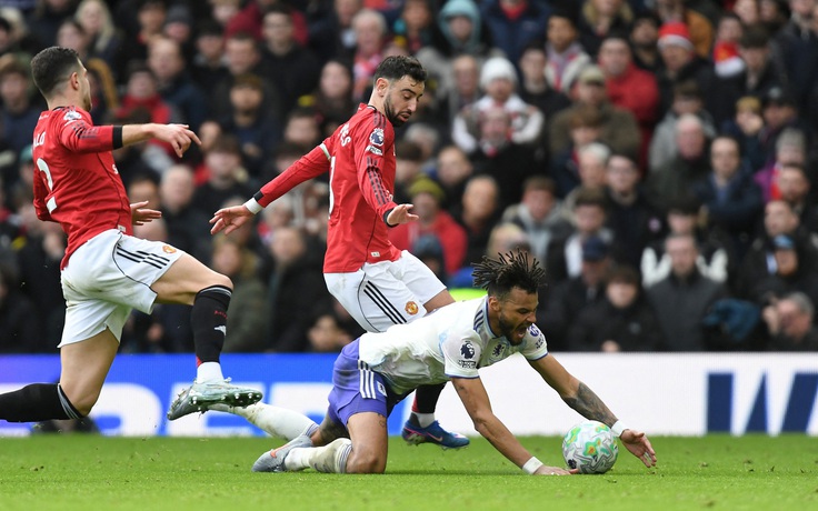 VAR gây tranh cãi, M.U đánh bại Aston Villa trận 'đại chiến' tốp 3