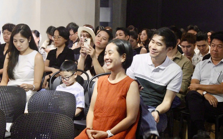 'Để con được ốm' tái bản sau 10 năm: Cha mẹ có nên hỏi AI khi con bệnh?