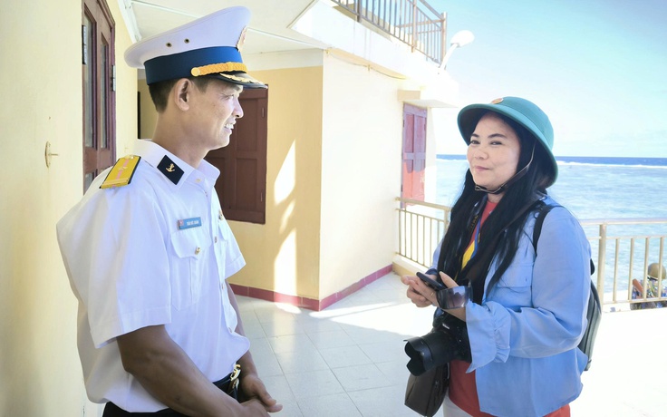 Chung dòng máu Lạc Hồng: Nữ nhà văn kể chuyện quê hương