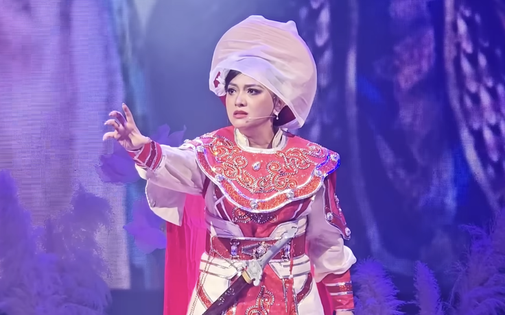 Cháu gái NSƯT Vũ Linh vấp tranh cãi gay gắt vì hát 'Tiếng trống Mê Linh'