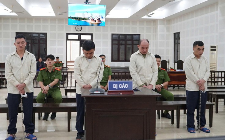 Mâu thuẫn tiền 'bo' nhân viên rót bia, 4 người lãnh án tù