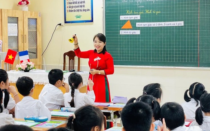 Bộ GD-ĐT: Sẽ giữ quy định bắt buộc hiệu trưởng, hiệu phó tham gia đứng lớp