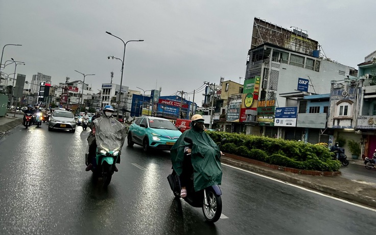 TP.HCM và Lâm Đồng có mưa trái mùa nhiều nơi