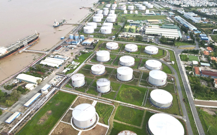 Bình ổn giá xăng dầu: Cần giải pháp đồng bộ