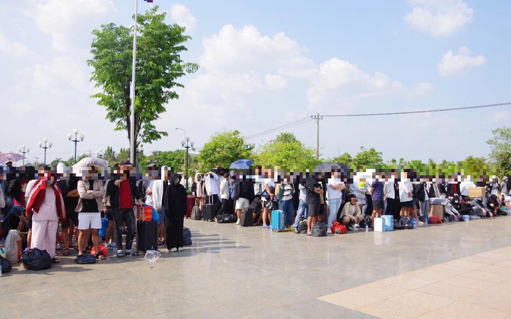 Tiếp nhận 344 công dân Việt Nam từ phía Campuchia bàn giao