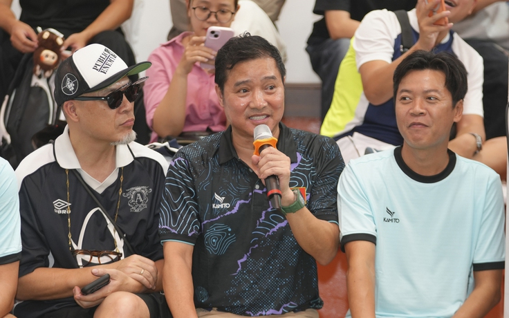 Cựu danh thủ Nguyễn Hồng Sơn xuất hiện trong ngày Lý Hoàng Nam đón đồng đội mới