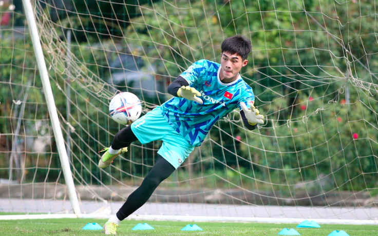 Khi trận tái đấu Malaysia không mang tính sống còn, thầy Kim cho Trung Kiên bắt chính: Tại sao không?