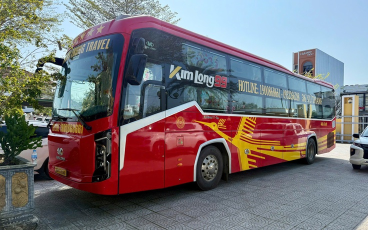 Bị Cục CSGT tước giấy chứng nhận và tem kiểm định, xe khách vẫn chạy 'chui'