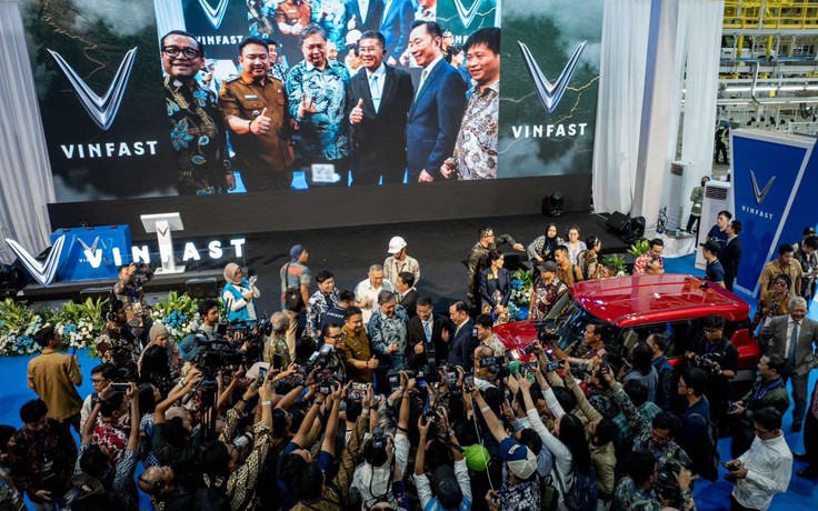 Xe điện lội ngược dòng giữa bão nhiên liệu