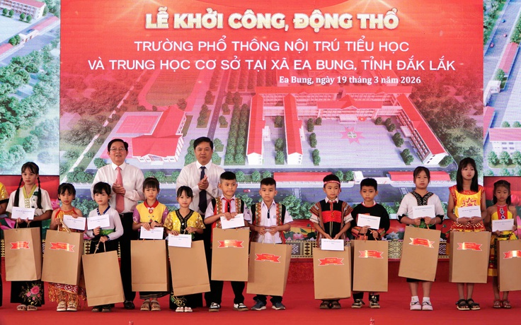Phó thủ tướng Hồ Quốc Dũng dự khởi công trường nội trú vùng biên Đắk Lắk