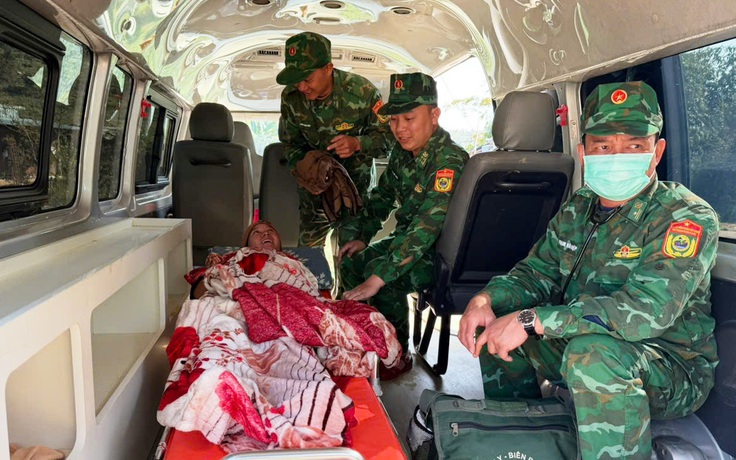 Biên phòng Đà Nẵng xuyên biên giới cứu sản phụ người Lào sinh khó