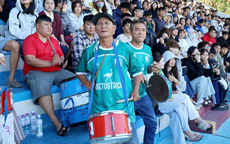 Hội người hâm mộ bóng đá Khánh Hòa tiếp lửa khán đài TNSV THACO Cup 2026