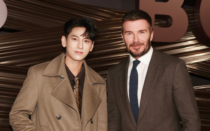 Isaac xúc động khi hội ngộ David Beckham