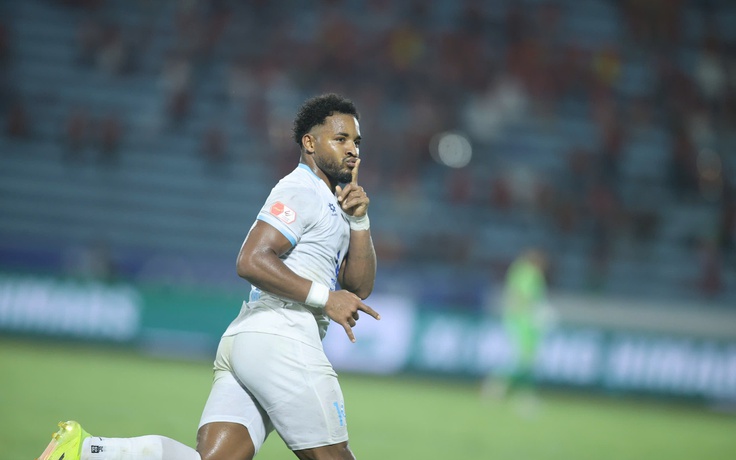 ‘Bỗng dưng’ ghi bàn trở lại, Xuân Son dí dỏm ‘nhờ cắt tóc đổi vận’: Thầy Kim không mong gì hơn!