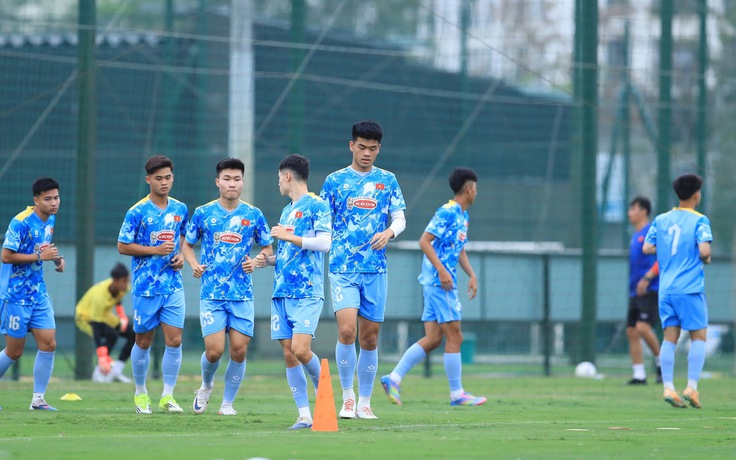 U.23 Việt Nam bỗng hóa ‘tí hon’ khi đứng cạnh người ‘khổng lồ’ Quang Kiệt: Lần đầu sao 1,95 m lên tiếng