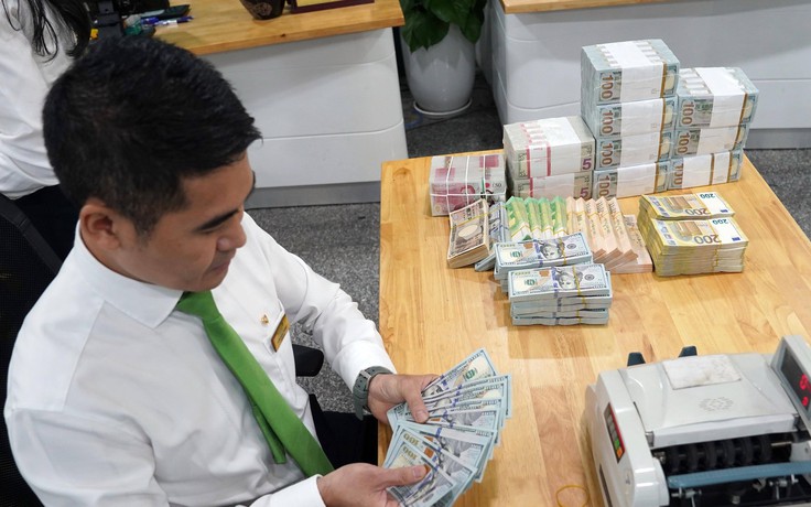 Tỷ giá, lãi suất đều 'căng'