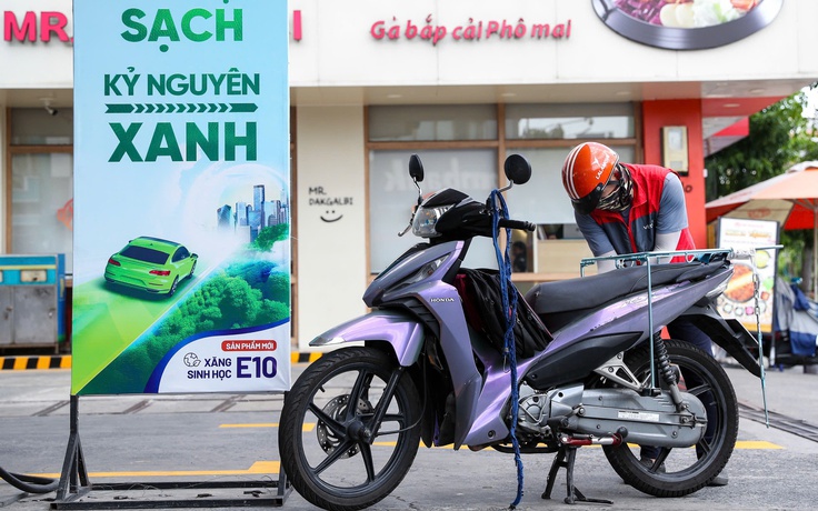 Giảm mạnh thuế để bình ổn thị trường xăng dầu