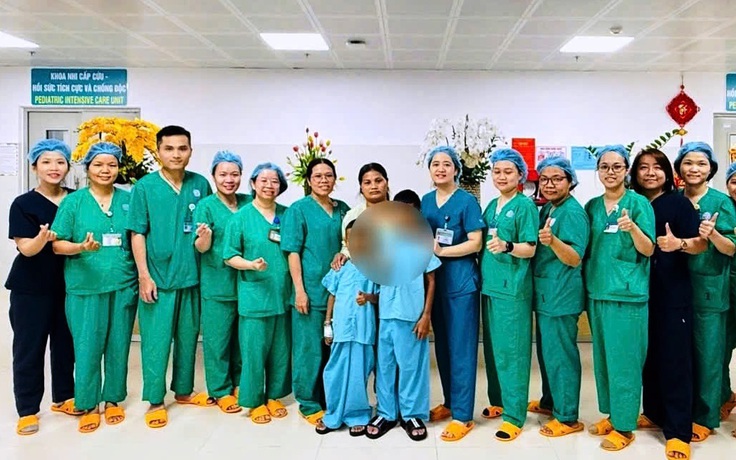 Hai trẻ ngộ độc Botulinum do ăn cá ủ chua xuất viện sau 12 ngày điều trị