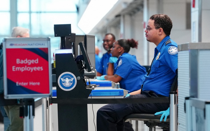 Tỉ phú Elon Musk muốn trả lương cho nhân viên an ninh sân bay Mỹ