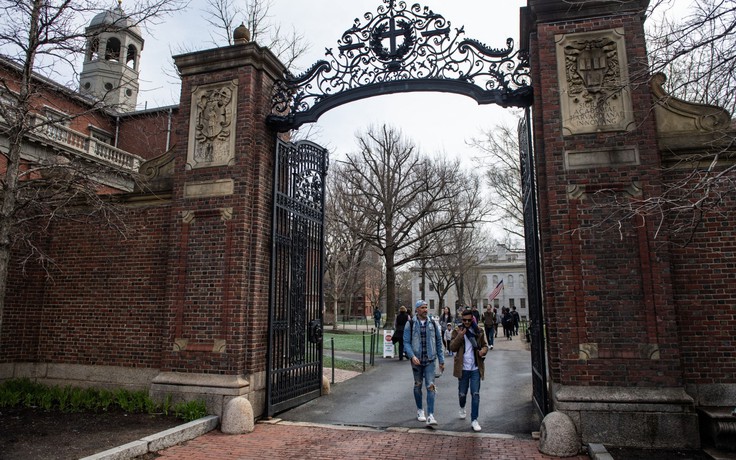 Đại học Harvard đối mặt vụ kiện mới từ chính quyền liên bang