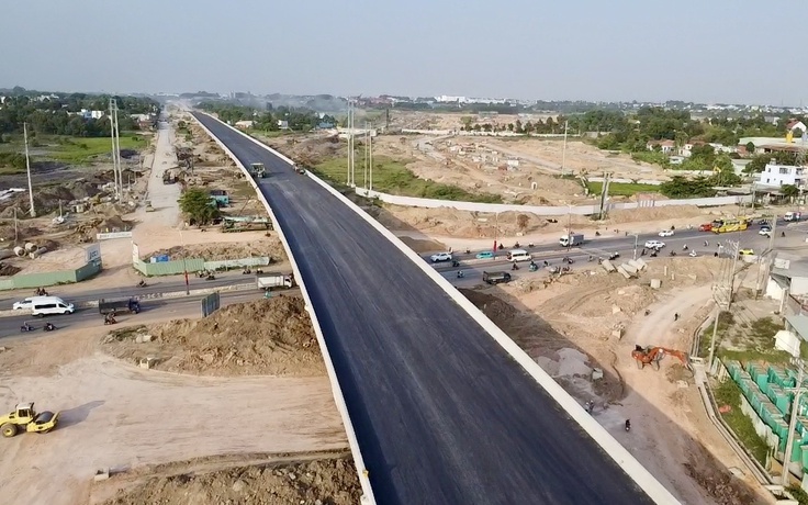 Thảm nhựa cầu cạn vượt quốc lộ 13 và cầu Bình Gởi đường Vành đai 3 TP.HCM