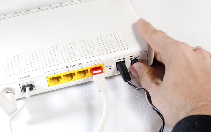 Tại sao nên rút phích cắm cục Wi-Fi mỗi tuần?