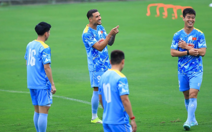 Hoàng Hên hòa nhập nhanh, tập cực sung cùng đội tuyển Việt Nam: 'Tôi muốn thắng Malaysia'