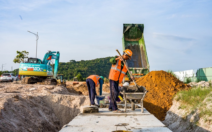 Thủ tướng yêu cầu tổng lực gỡ khó nhiên liệu, mặt bằng... cho các dự án trọng điểm