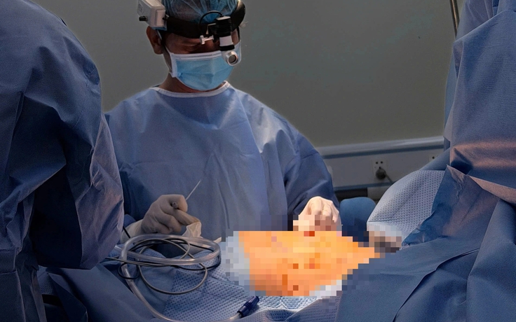 Gần 2 kg nội tạng 'di cư' lên ngực gây xẹp phổi cụ bà