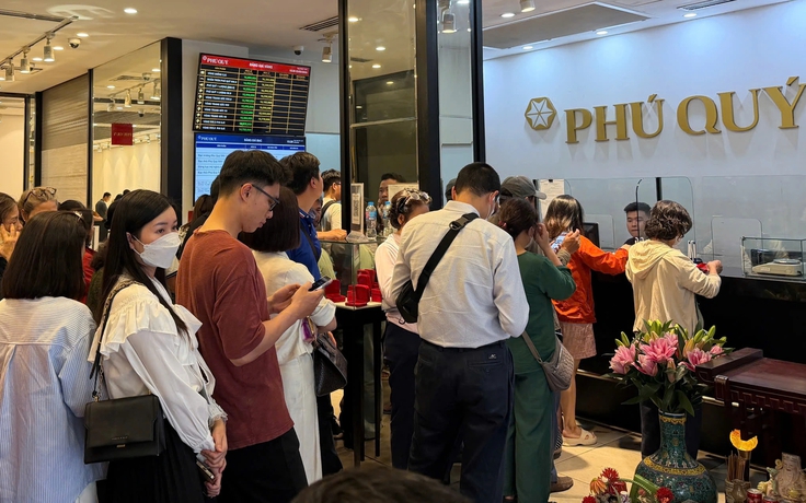 Giá vàng cao hơn thế giới 30 triệu/lượng, người mua đối mặt rủi ro kép