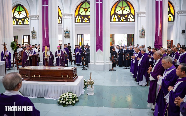 Tôn nghiêm nghi thức tẩn liệm Đức Hồng y Gioan Baotixita Phạm Minh Mẫn