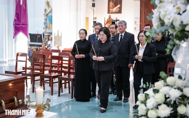 Lãnh đạo TP.HCM viếng Đức Hồng y Gioan Baotixita Phạm Minh Mẫn