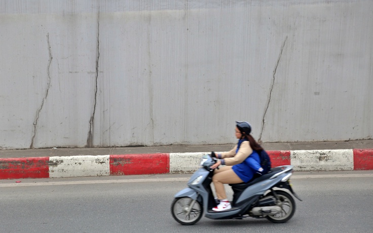 Nhiều vết nứt tại hầm chui 700 tỉ đồng ở Hà Nội