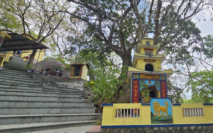 Dấu chân kỳ lạ trên núi Chân Tiên: Bí ẩn khiến nhiều người tìm đến