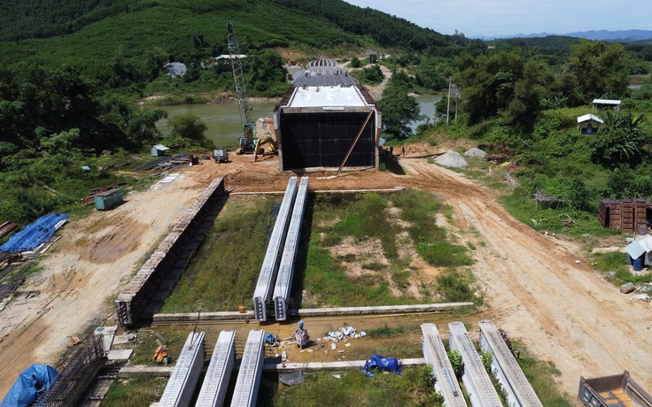 Đà Nẵng ra 'tối hậu thư' với loạt cây cầu 'treo' gần thập kỷ