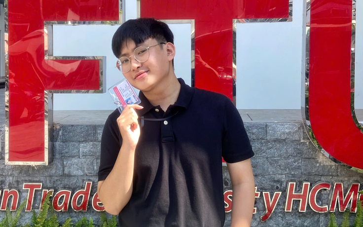 Nam sinh chuyên văn, tốt nghiệp thủ khoa ngoại thương với GPA 4.0/4.0