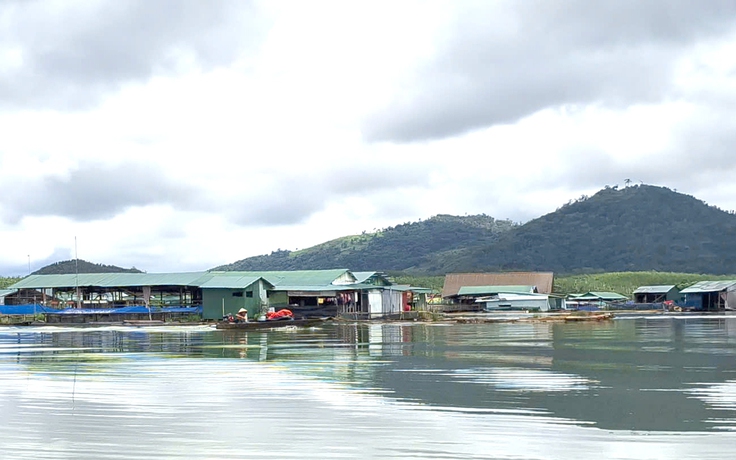 Làng bồng bềnh trên dòng Pô Kô